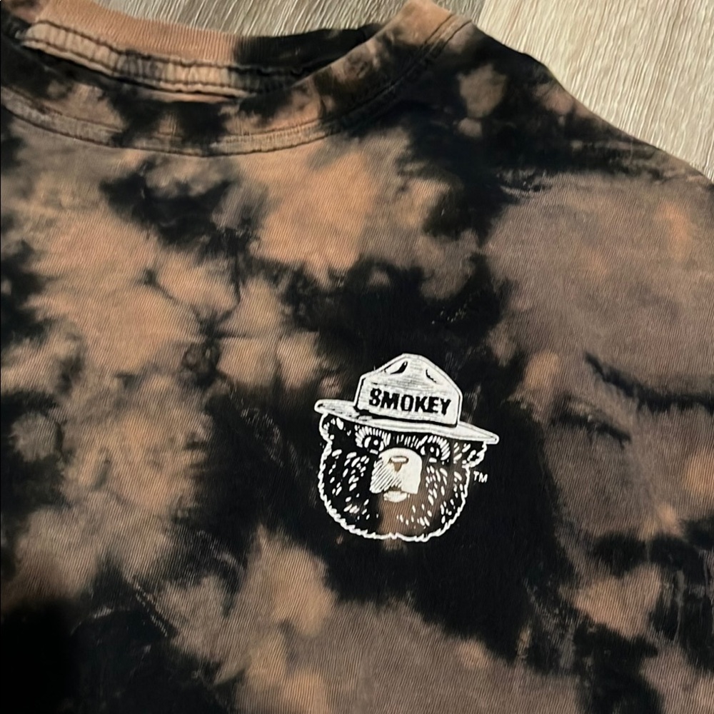 Smokey the bear Black and Brown Tie-Dye cropped t- Shirt size L